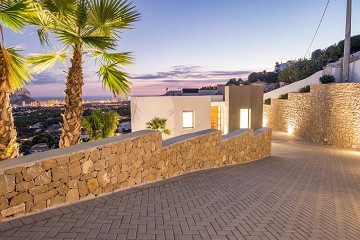 belle entrée principale de la villa moderne à benissa