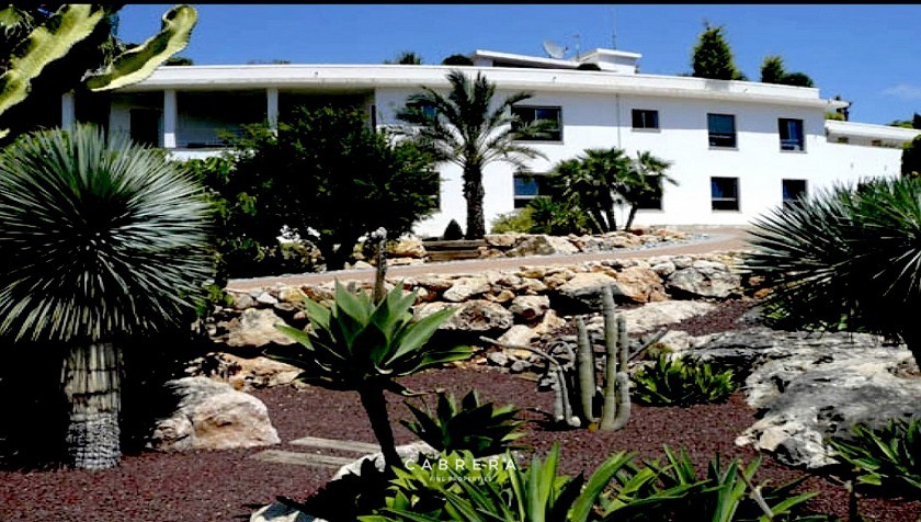 LUXURY MANSION WITH LARGE LAND - Cabrera Fine Properties - Costa Blanca 
